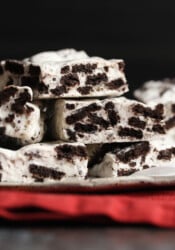 Cookies and Cream Marshmallow Bars are an easy no bake dessert with only 3 ingredients!